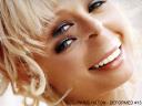 smiling Parys Hilton