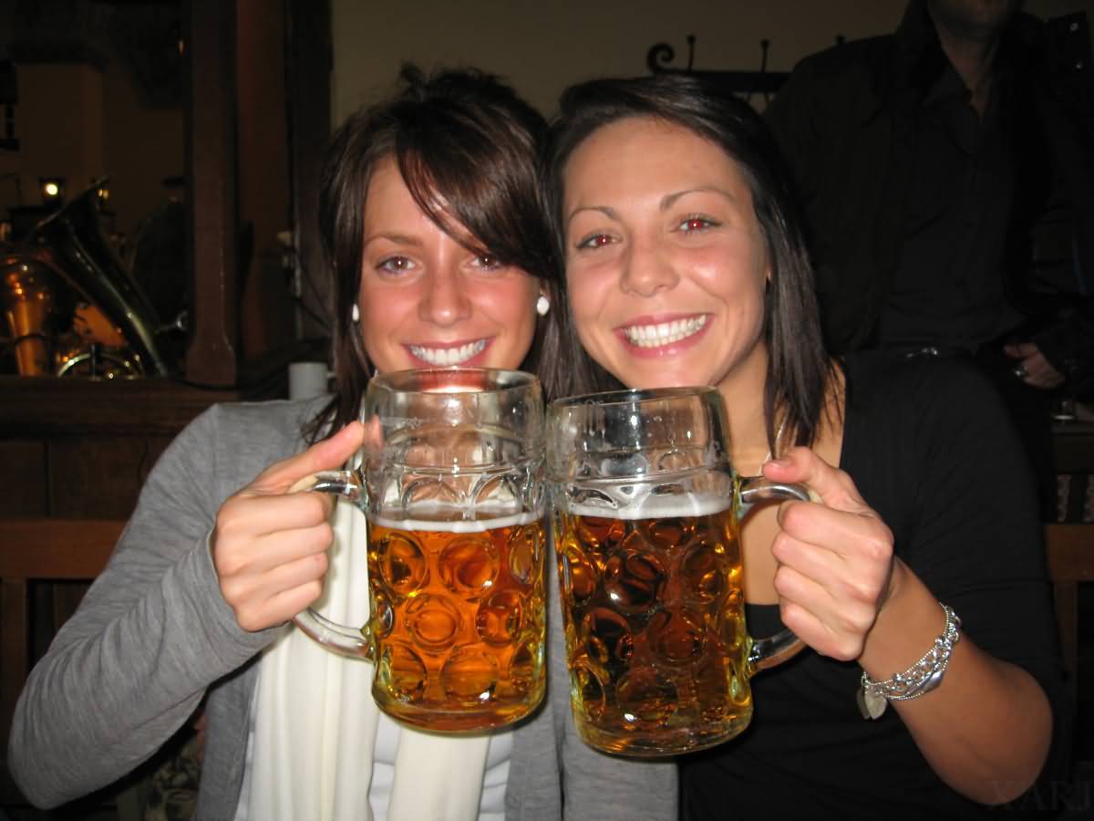 Cute Girls Hofbrauhaus Brewery Munich