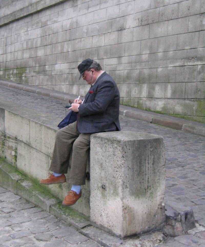 Paris City Photo - Fat guy listening to his iPod in front of la Seine River
